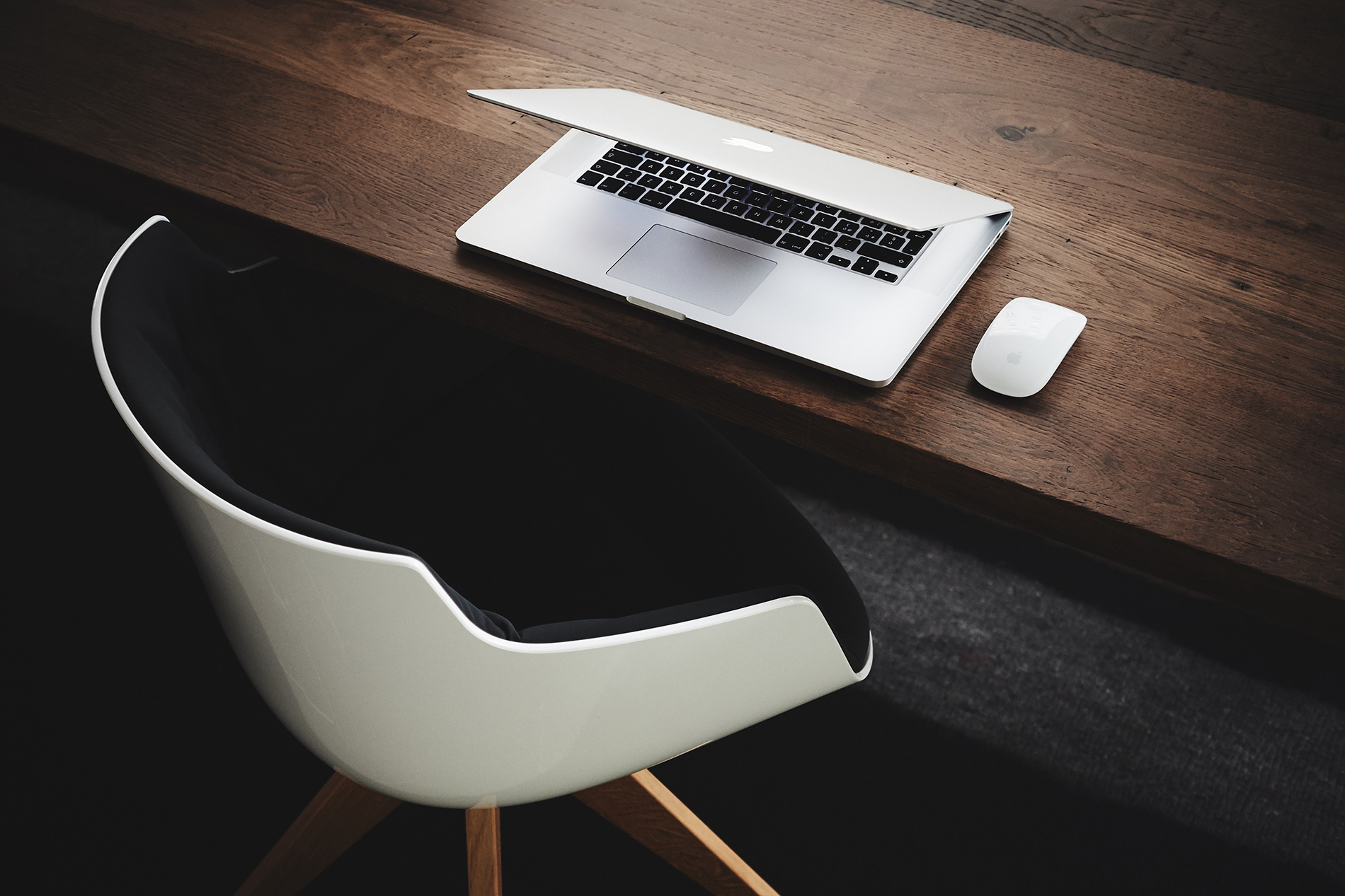 Tendances web design 2026 — dark mode, micro-animations, typographie expressive